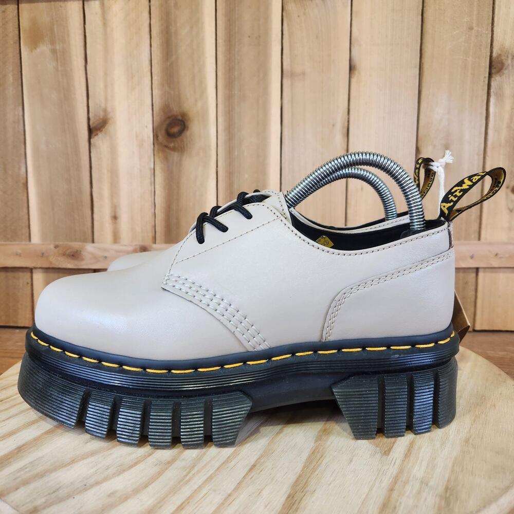 Dr. Martens Audrick 3-Eye Shoes Womens 8 Beige Leather Platform Chunky Lace Up